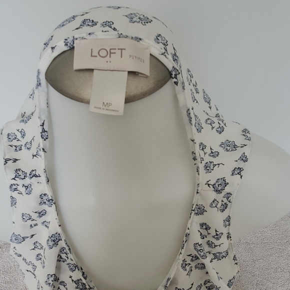 NWOT LOFT BLOUSE - Picture 4 of 5